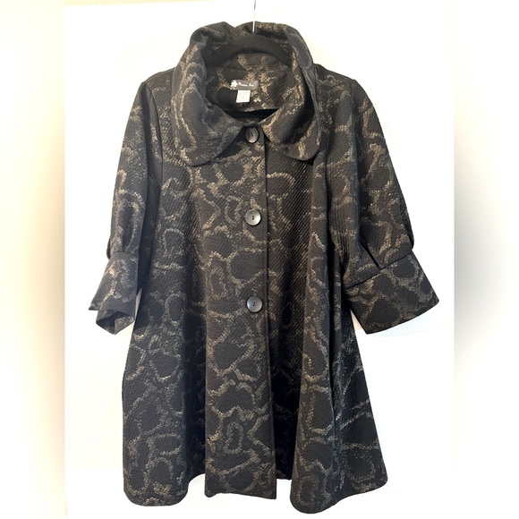 Damee, Inc. Small Black w/ Gold detail button down lightweight 3/4 sleeve jacket - Picture 1 of 9